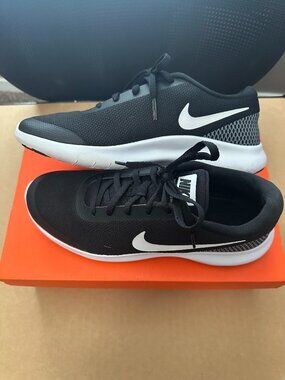 Gently Used Nike Women’s Flex Experience 7 – Wide – Size 10